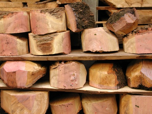 Holz mit Wachs behandelt.jpg